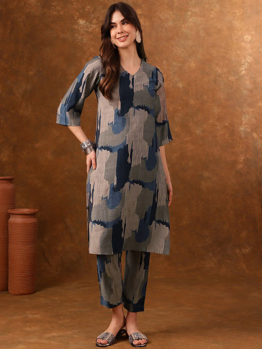 Anouk Grey Abstract Printed Regular Kurta with Trousers - Image 2