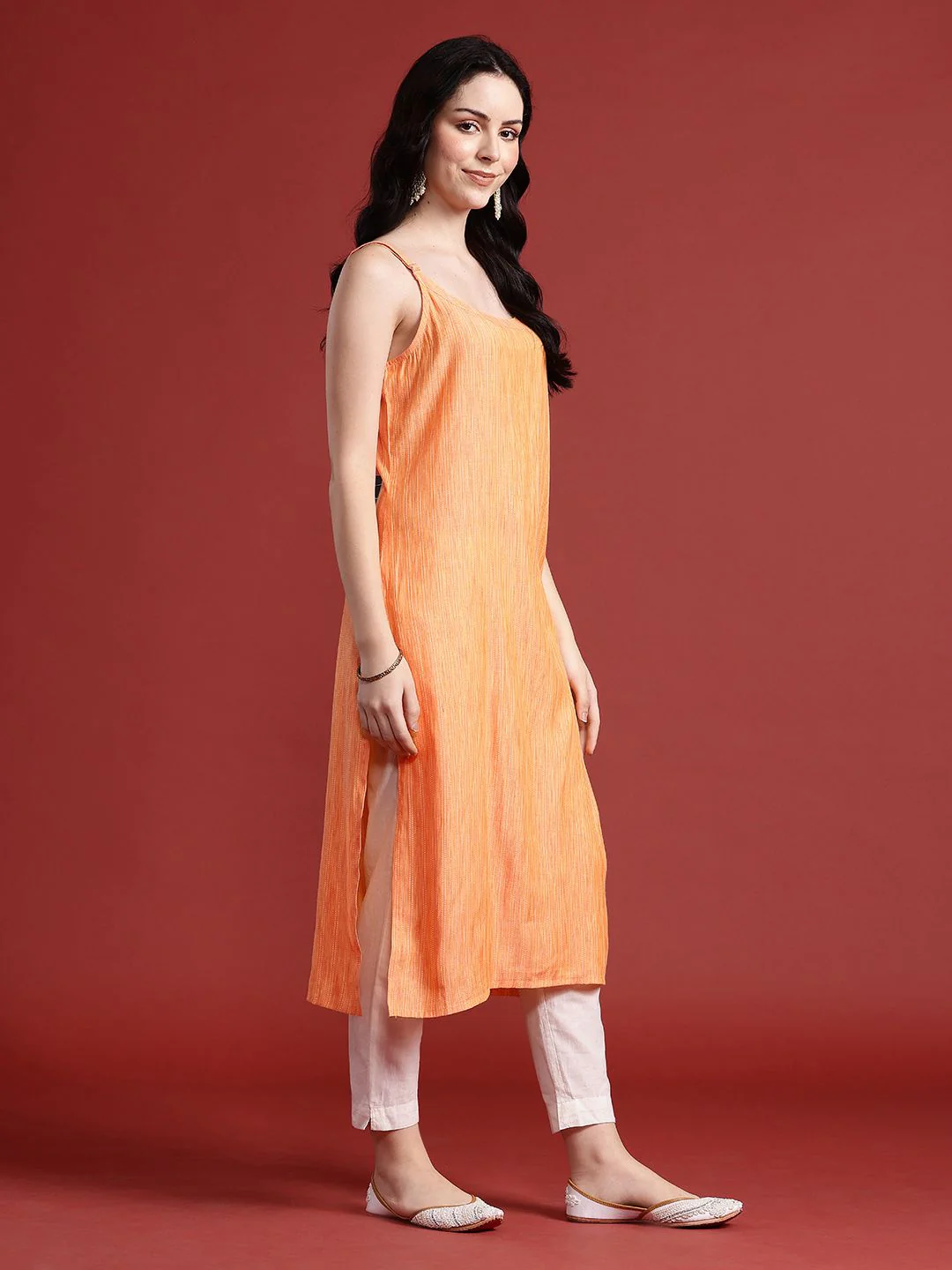Anouk Thread Work Sleeveless Straight Kurta - Image 3