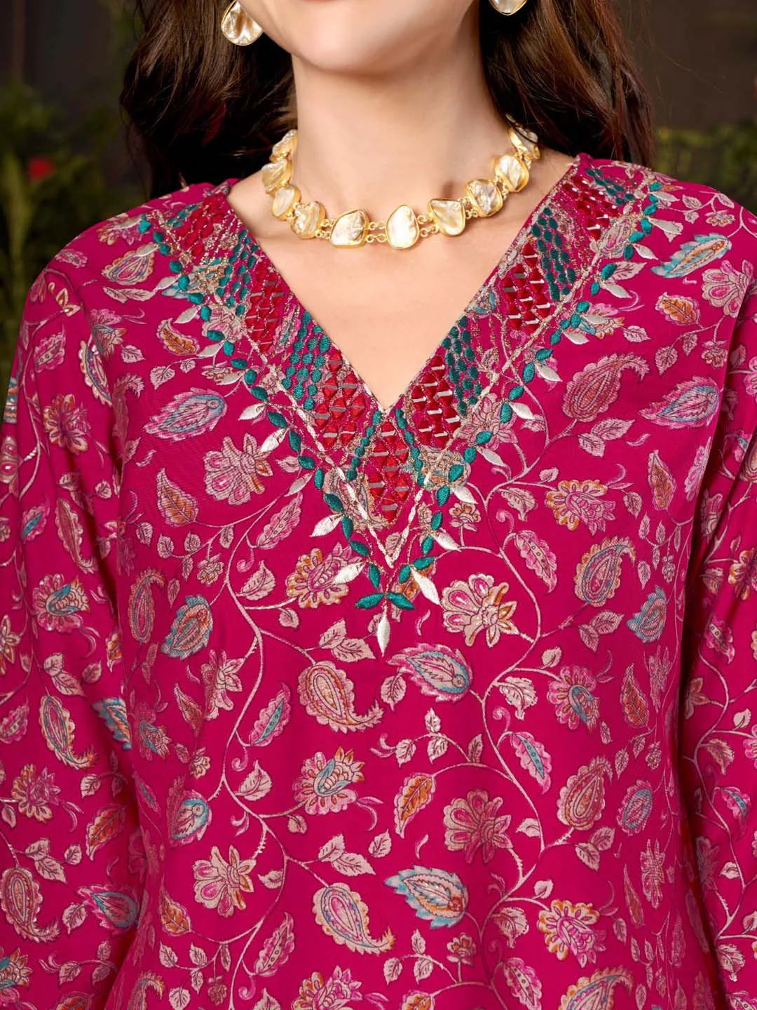 Anouk Women Floral Embroidered Thread Work Chanderi Silk Kurta - Image 4