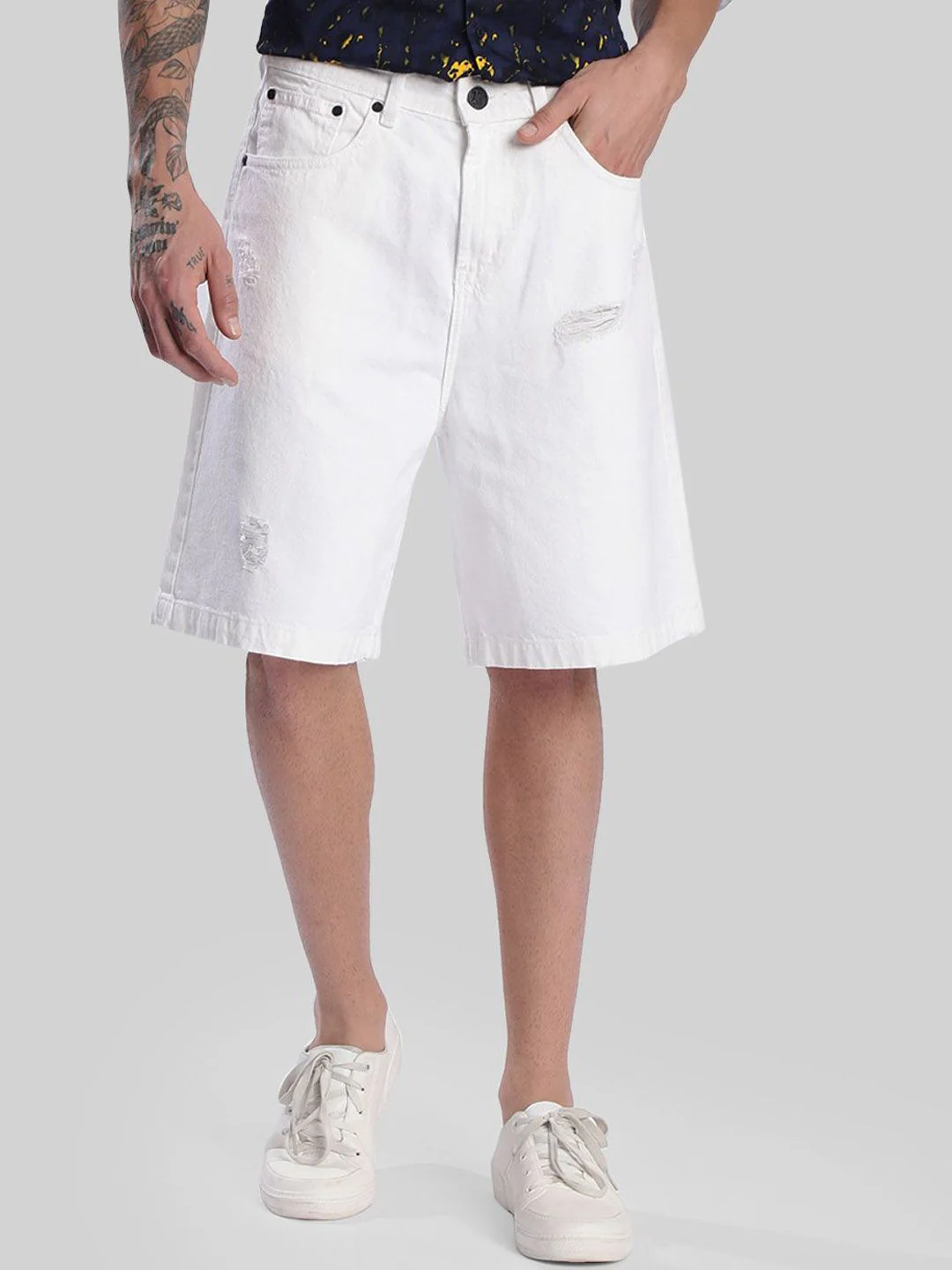 Bene Kleed Men Baggy Fit Distressed Denim Shorts