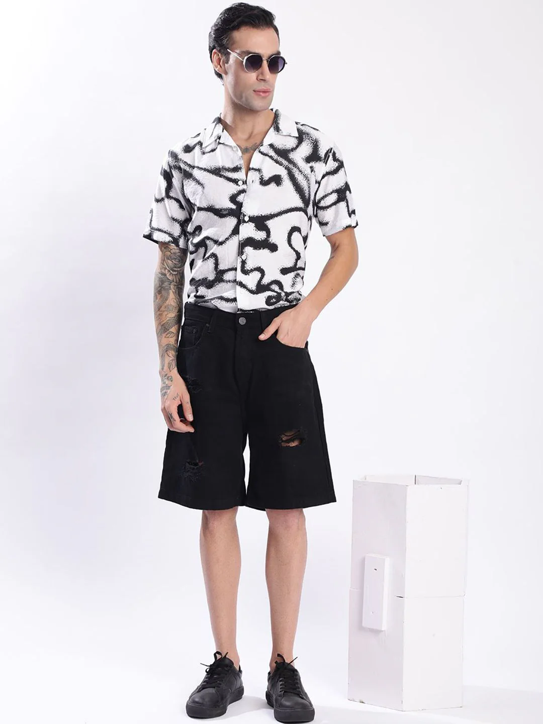 Bene Kleed Men Relax Fit Distressed Denim Shorts - Image 4