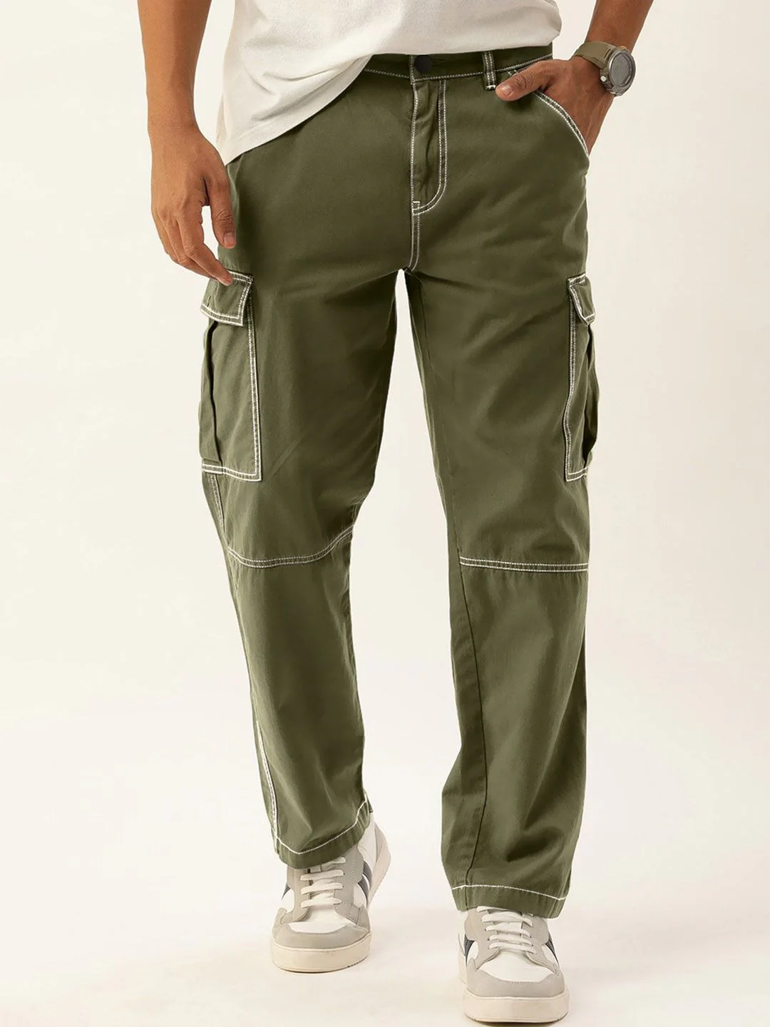 Bene Kleed Men Relaxed Fit Cargo Trousers With Contrast Stitch