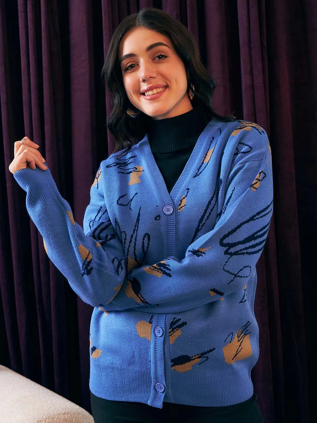 Berrylush Abstract Printed V-Neck Cardigan - Image 4