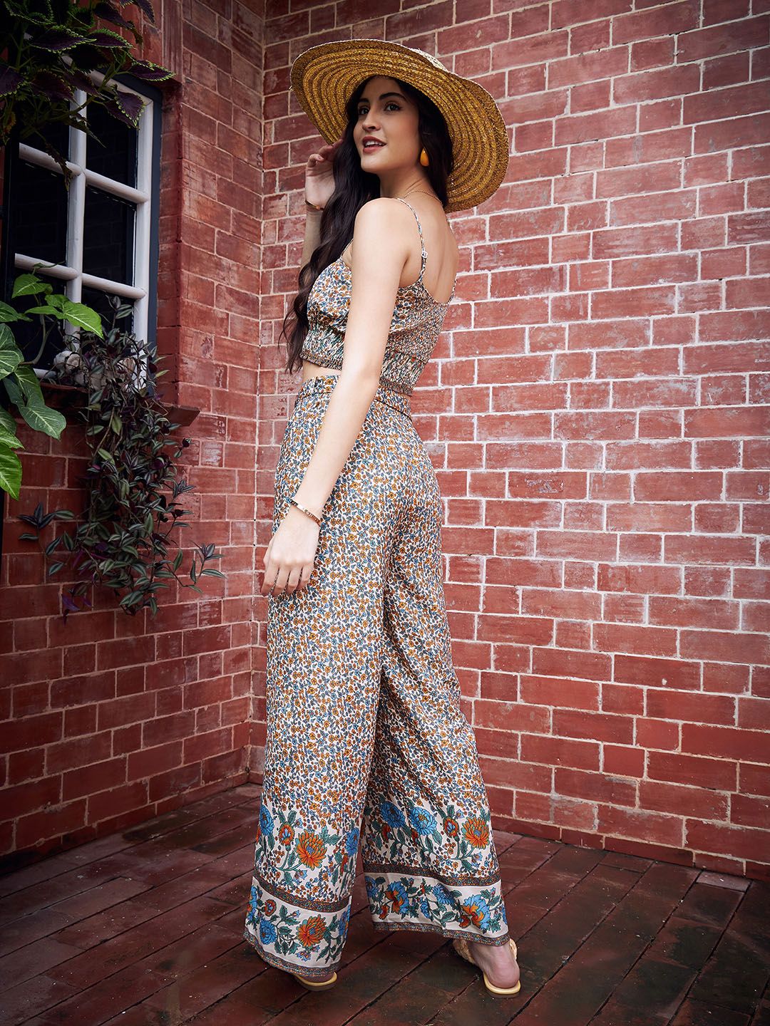 Berrylush Beige Floral Printed Crop Top With Trousers - Image 5