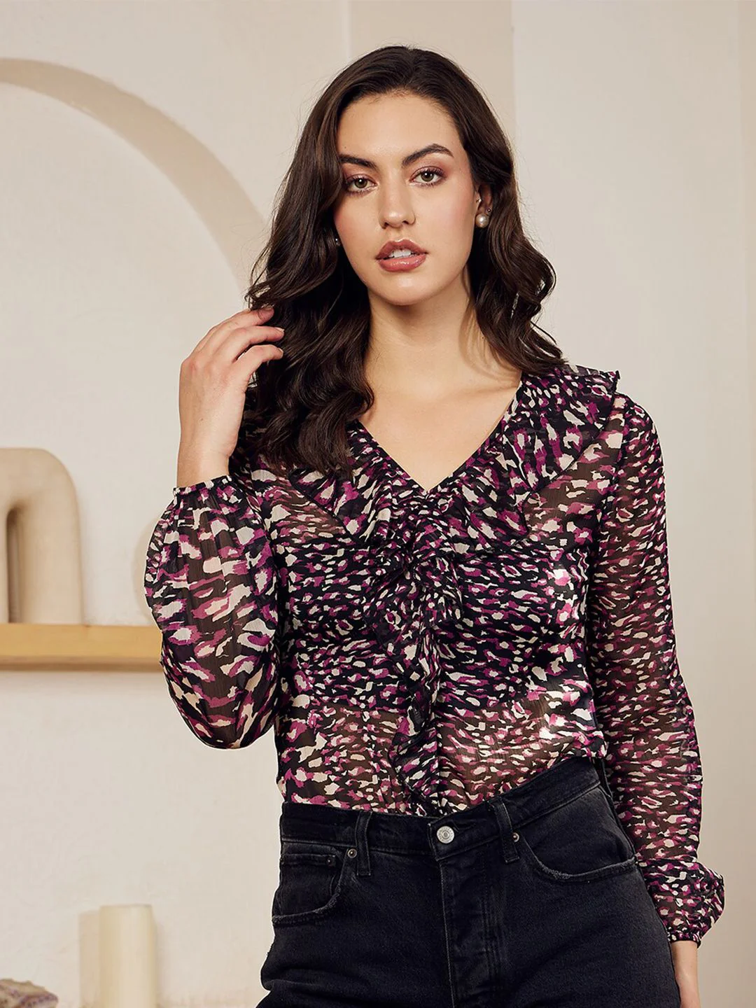 Berrylush Black Animal Printed V-Neck Puff Sleeves Ruffles Top