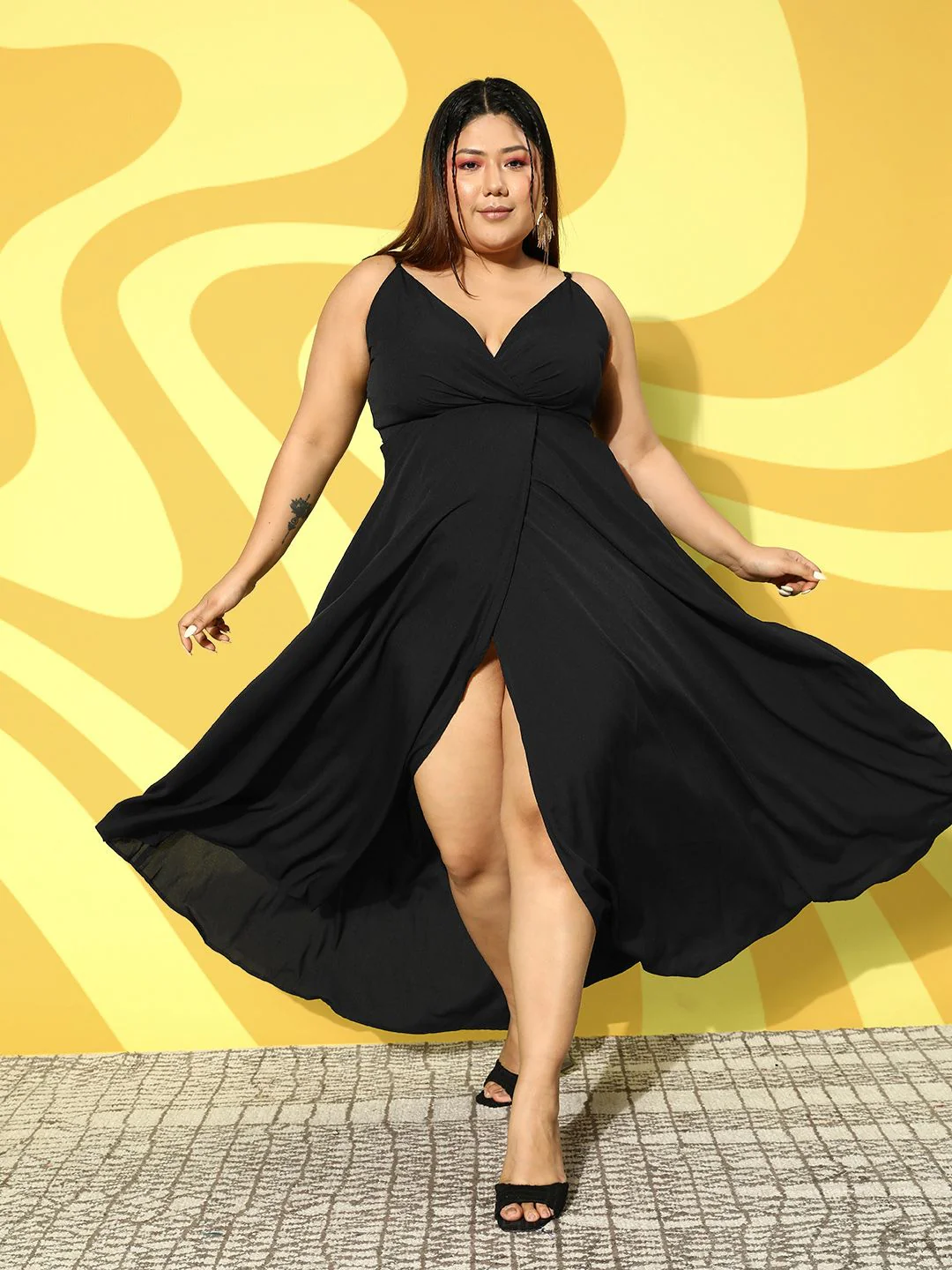 Berrylush Curve Plus Size Solid Shoulder Straps Crepe Maxi Dress