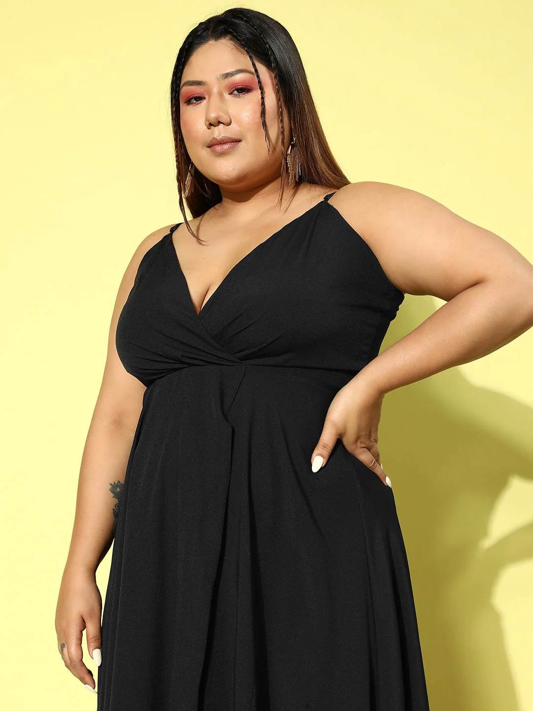 Berrylush Curve Plus Size Solid Shoulder Straps Crepe Maxi Dress - Image 3