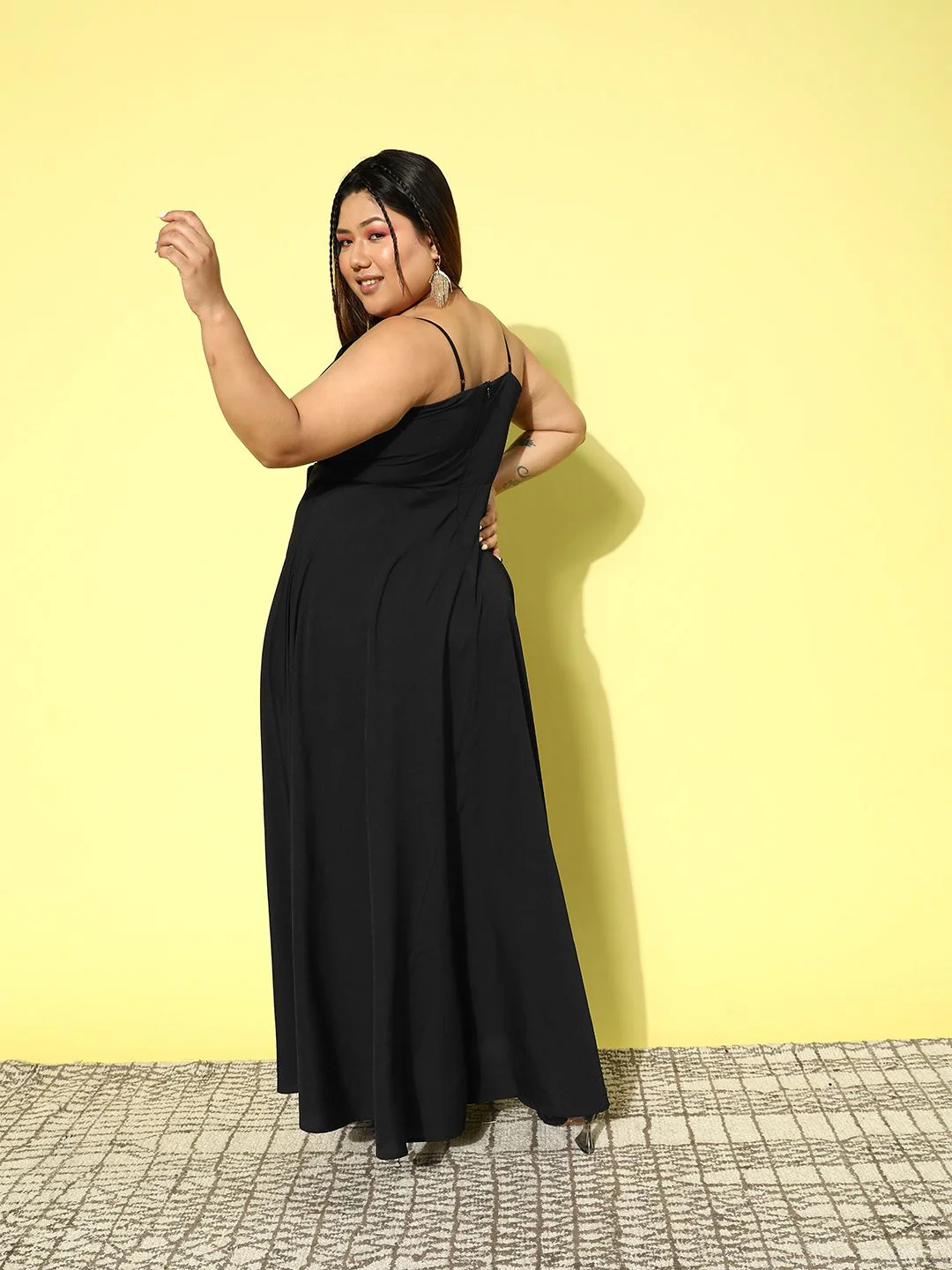 Berrylush Curve Plus Size Solid Shoulder Straps Crepe Maxi Dress - Image 4