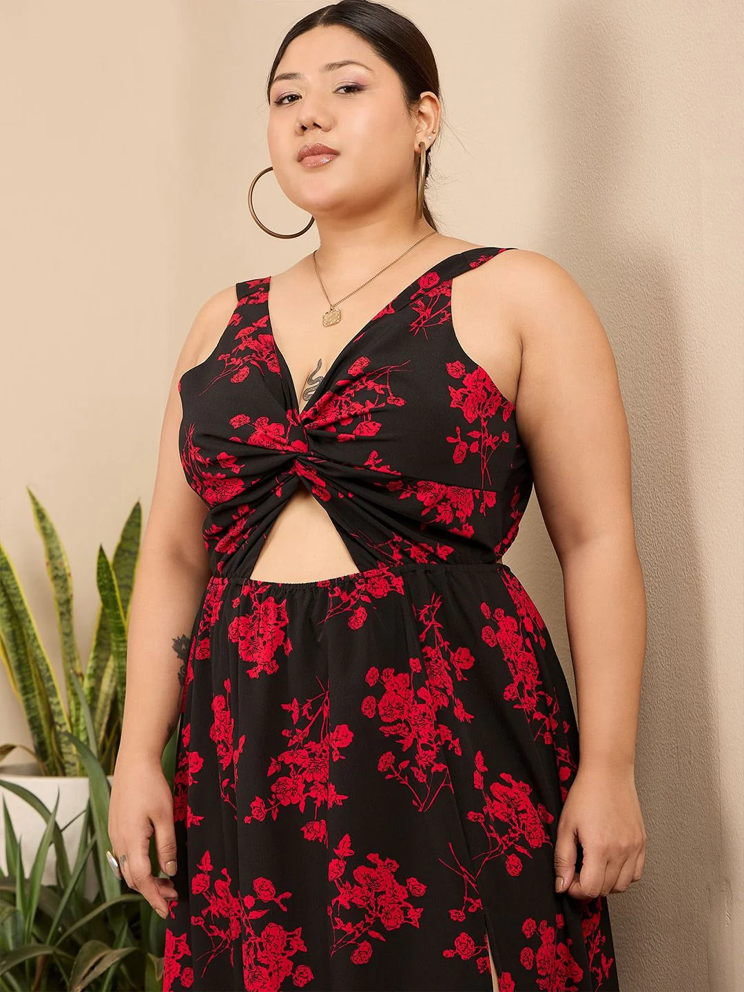 Berrylush Curve Women Floral Printed Plus Size ShoulderStraps V-neck Maxi Dress - Image 3