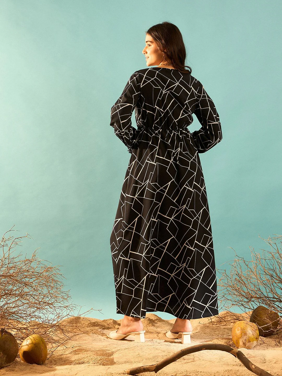 Berrylush Geometric Printed V-Neck A-Line Midi Dress - Image 5