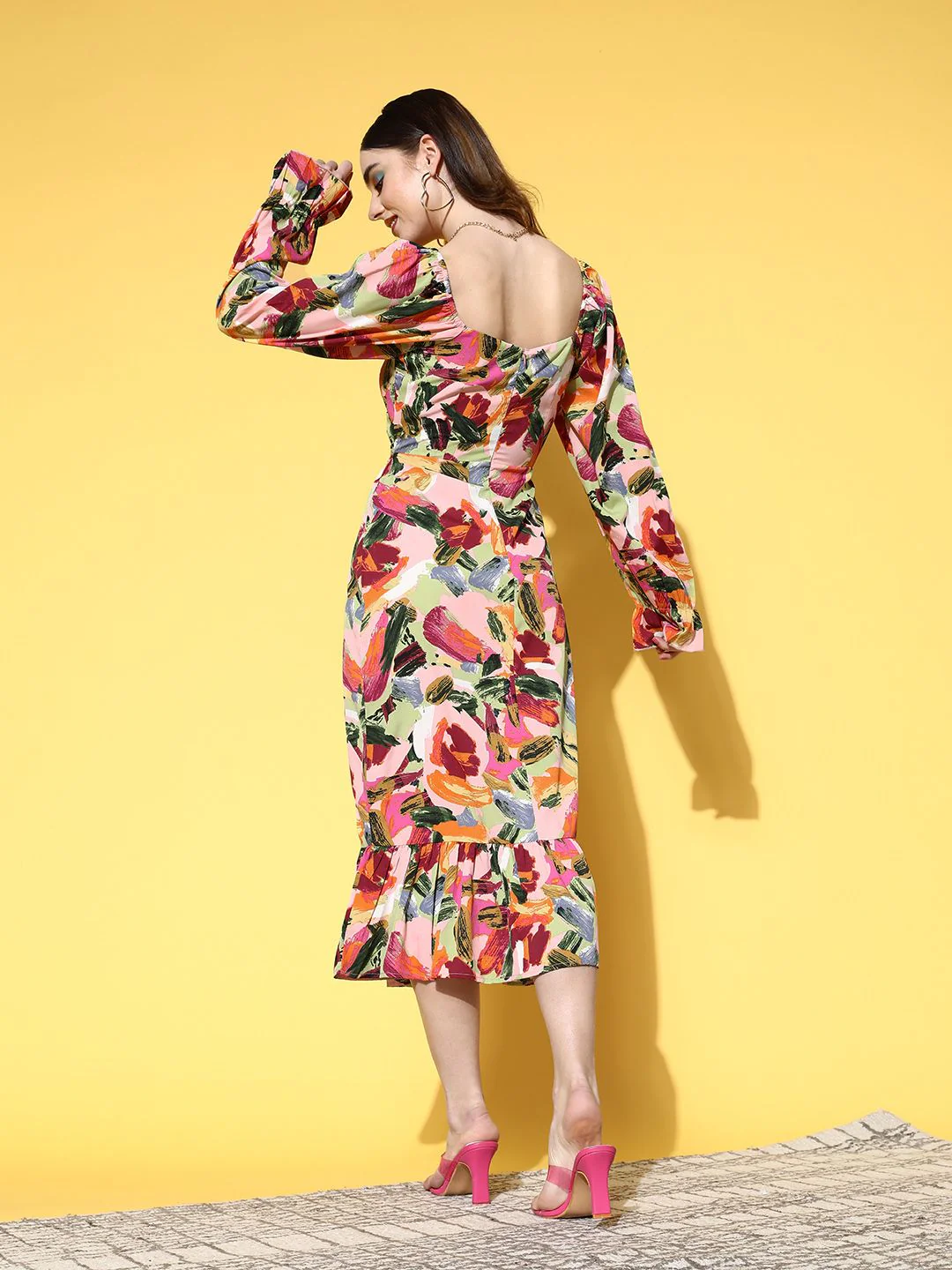 Berrylush Pink & Multicoloured Crepe Sweetheart Neck Midi Dress With Cut-Out Detail - Image 4