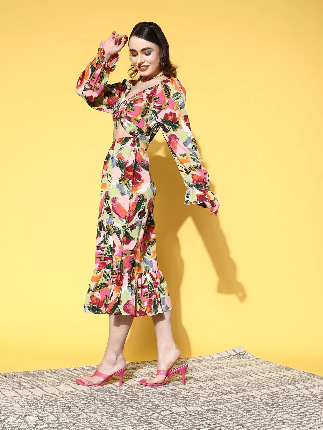 Berrylush Pink & Multicoloured Crepe Sweetheart Neck Midi Dress With Cut-Out Detail - Image 5