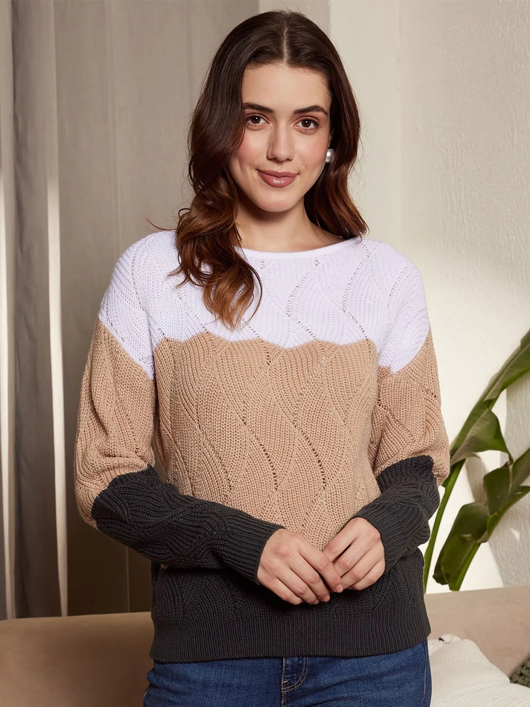 Berrylush White & Brown Colourblocked Tound Neck Acrylic Pullover Sweater - Image 4