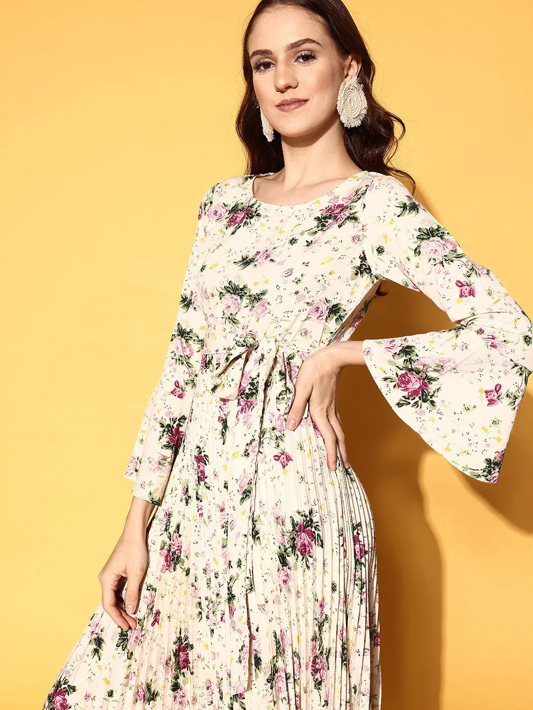 Berrylush Women Beige Floral Pleated Form Dress - Image 5