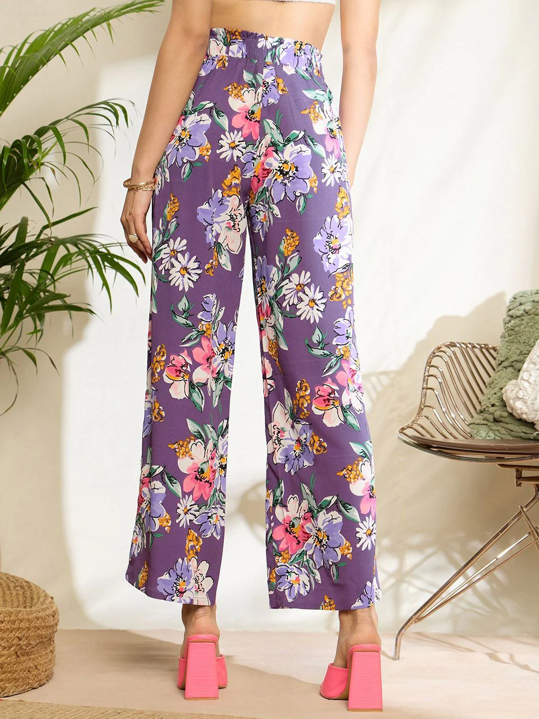 Berrylush Women Floral Printed Relaxed Loose Fit High-Rise Pleated Trousers - Image 3