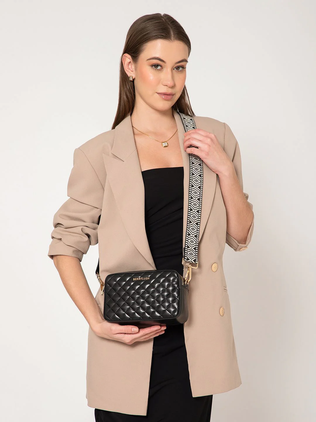 Berrylush Women Solid Baguette Quilted Sling Bag - Image 7