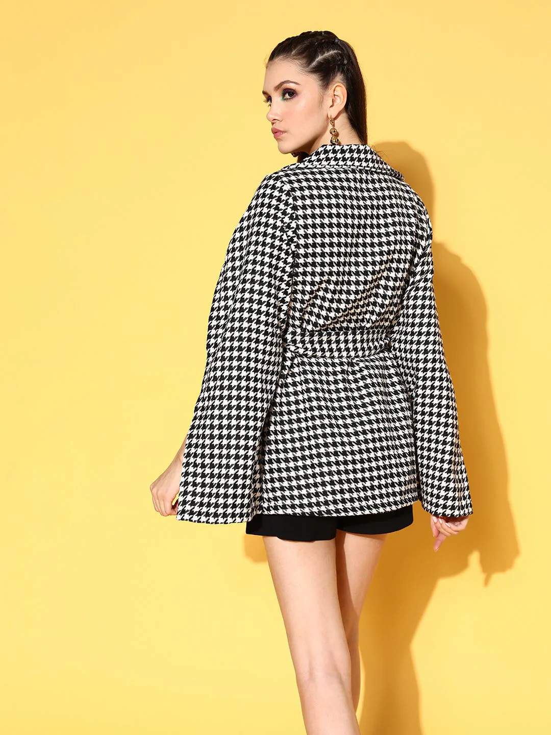 Berrylush Women White Houndstooth Oversized Layer Jacket - Image 4
