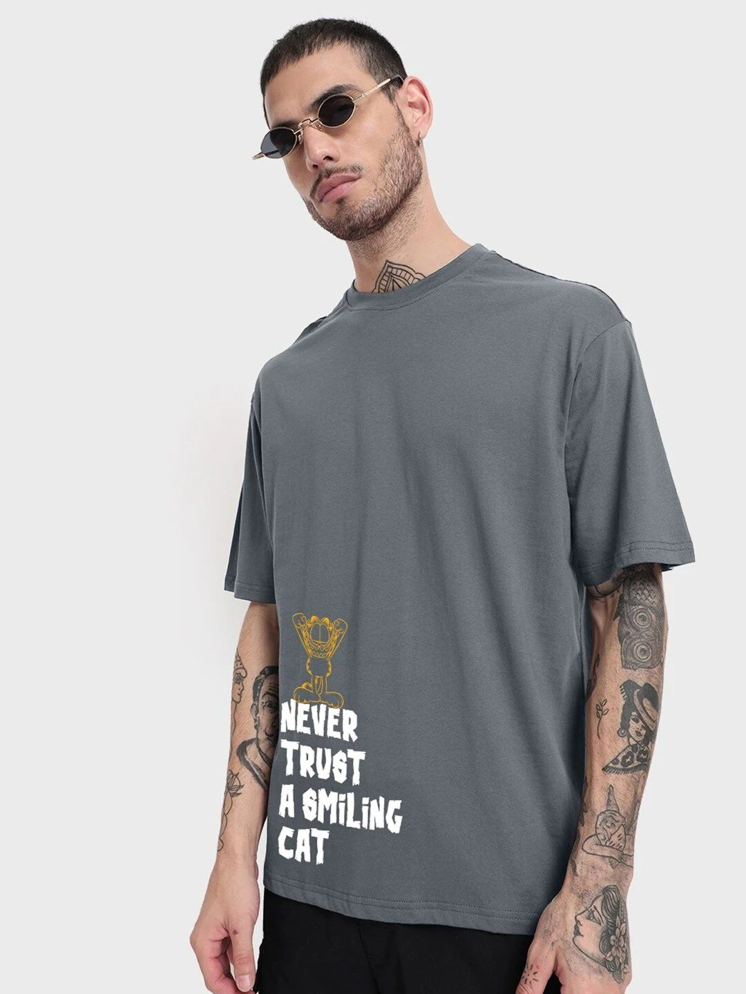 Bewakoof Garfield Graphic Printed Drop Shoulder Sleeves Cotton Oversized T-shirt - Image 3