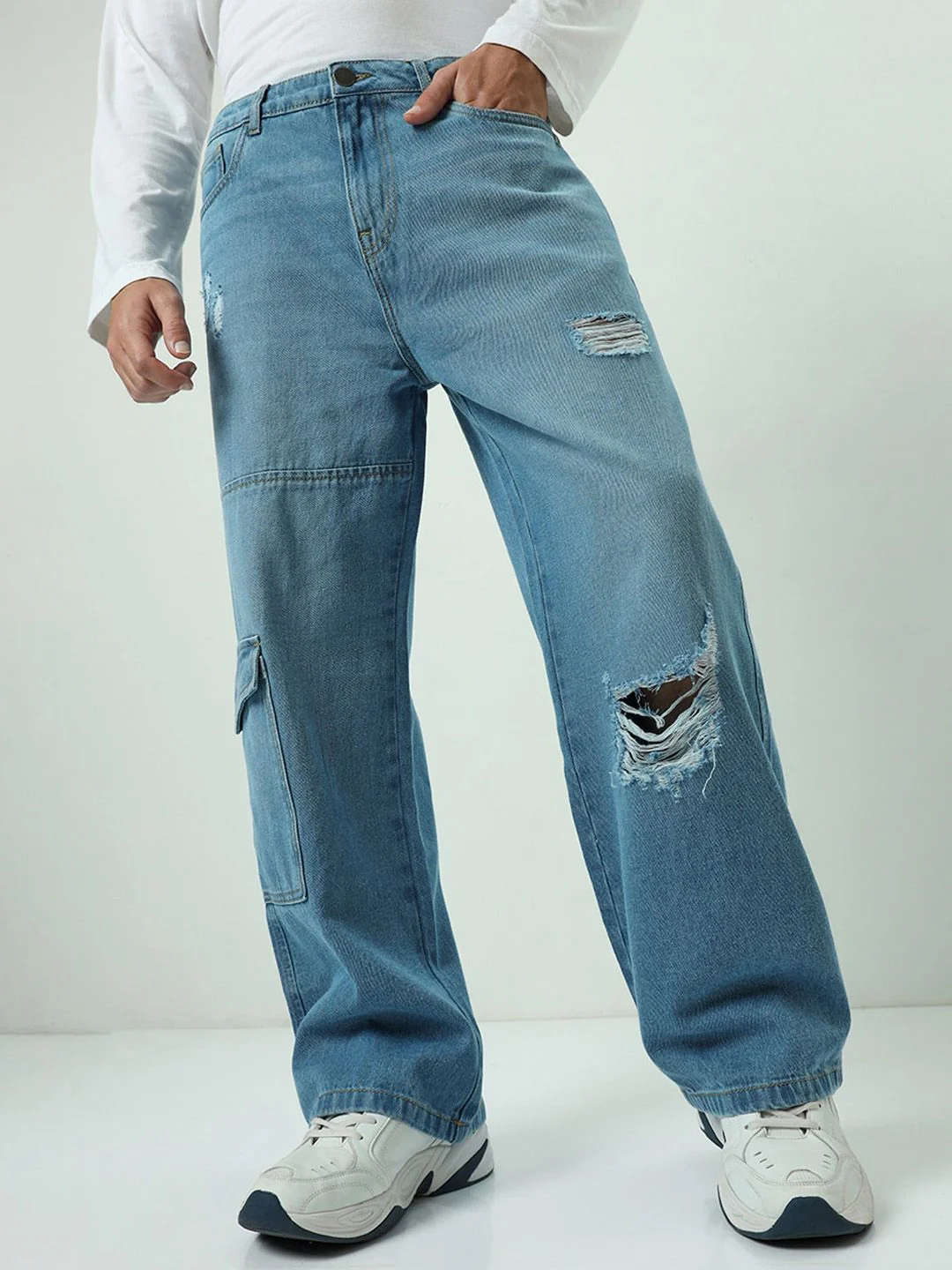 Bewakoof Men's Blue Baggy Distressed Cargo Mid-Rise Jeans - Image 2