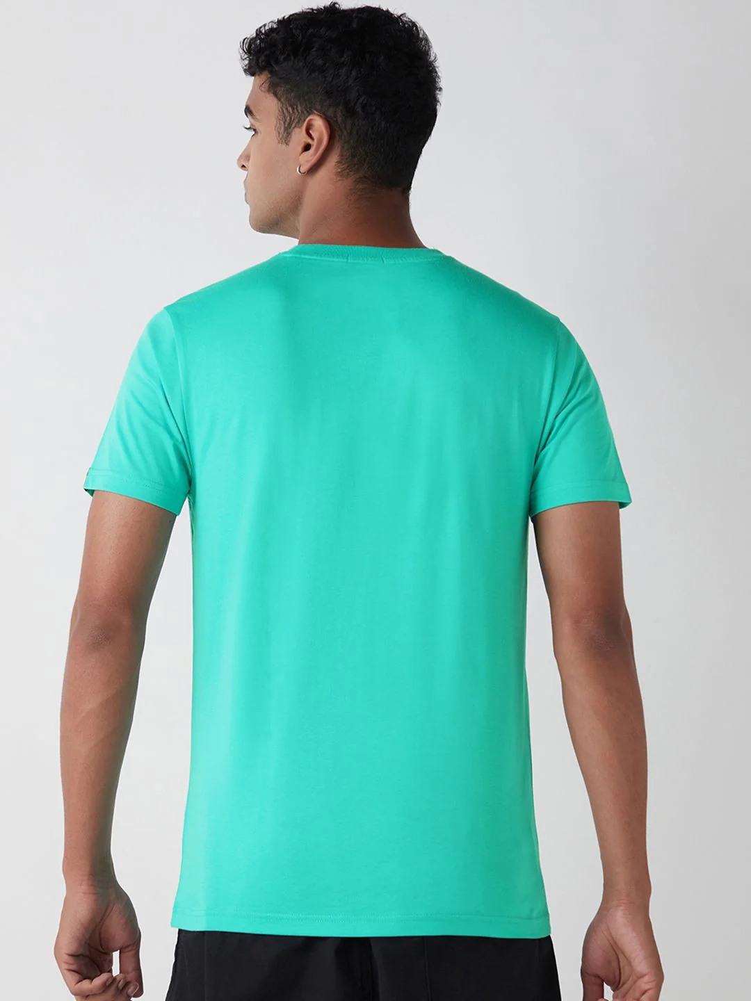 Bewakoof Men Solid Round Neck Cotton T-shirt - Image 5
