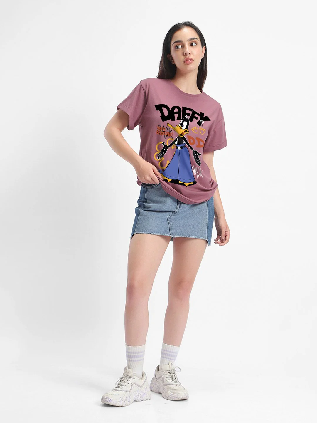 Bewakoof Official Looney Tunes Women's Mauve Daffy Graphic Printed Boyfriend T-Shirt - Image 5
