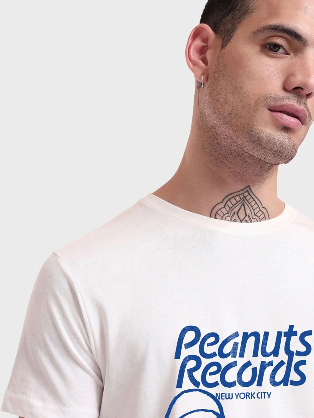 Bewakoof Official Peanuts Merchandise Men Snoop Record Graphic Printed T-shirt - Image 2