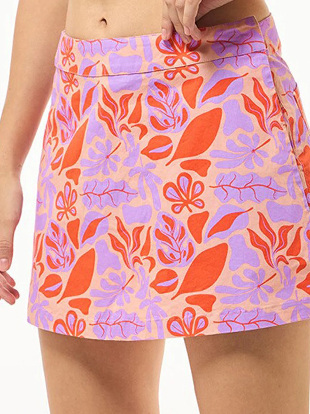 Bewakoof Women Floral Printed High-Rise Mini Shorts - Image 4
