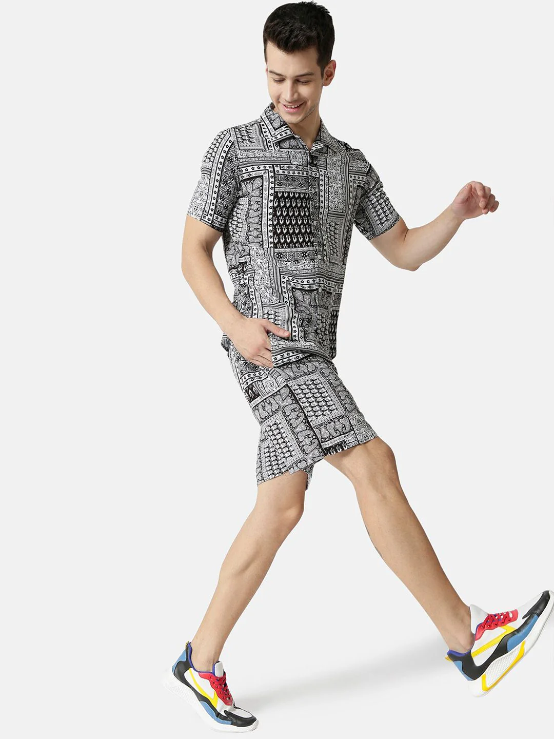 Campus Sutra Men Black & White Graphic Printed Co-Ords - Image 5