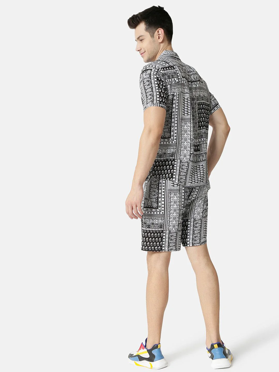 Campus Sutra Men Black & White Graphic Printed Co-Ords - Image 6