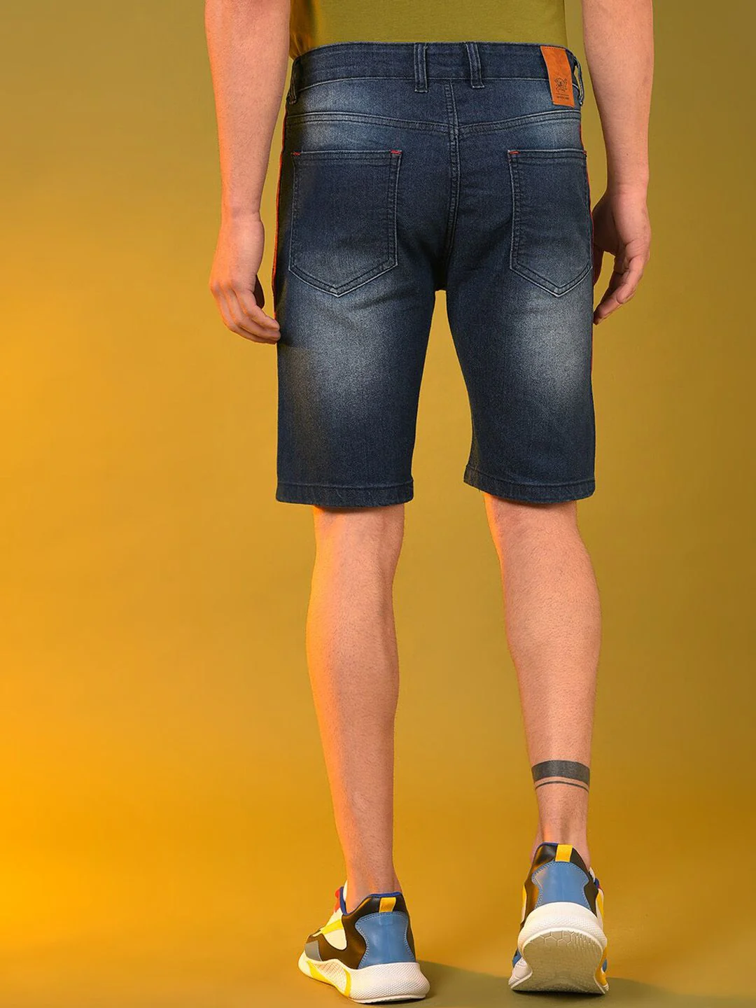 Campus Sutra Men Blue Washed Denim Outdoor Side Striped Denim Shorts - Image 3