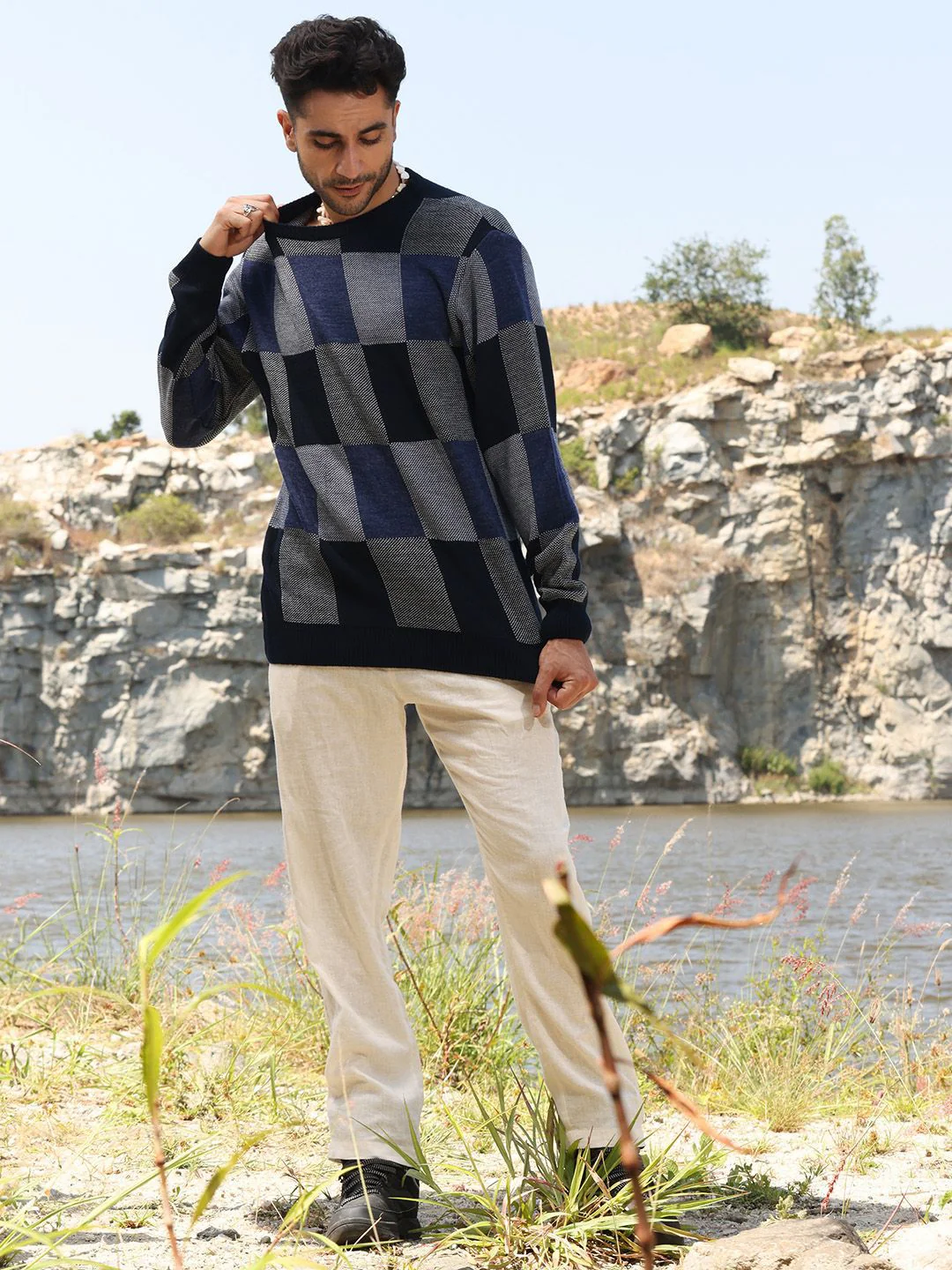 Campus Sutra Men Checked Woollen Pullover - Image 4