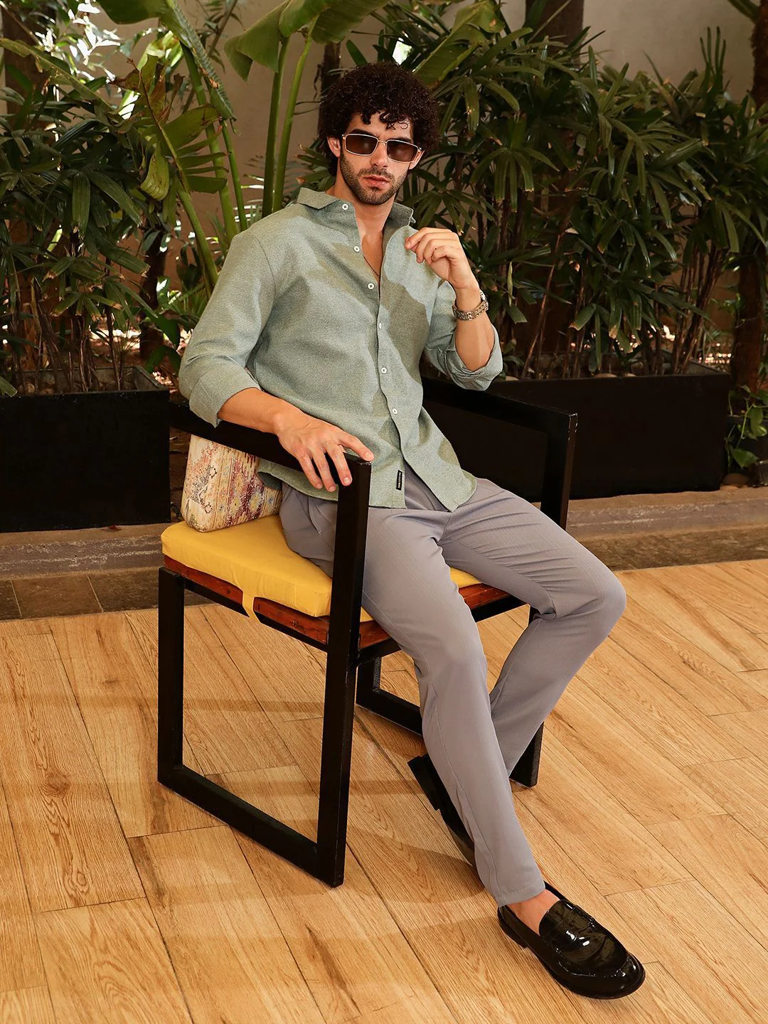 Campus Sutra Men Classic Fit Spread Collar Solid Cotton Casual Shirt - Image 4