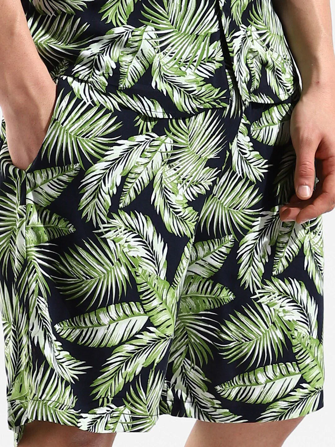 Campus Sutra Men Green & Black Printed Co-Ords - Image 3