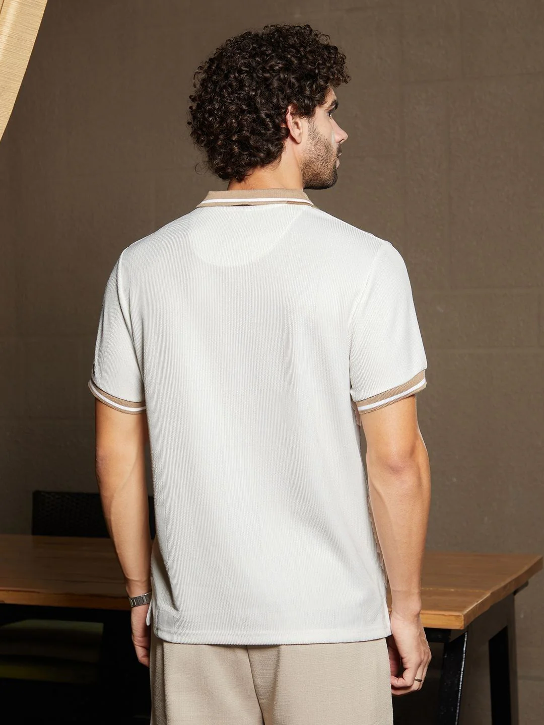 Campus Sutra Men Solid Polo Collar Cotton T-shirt - Image 5