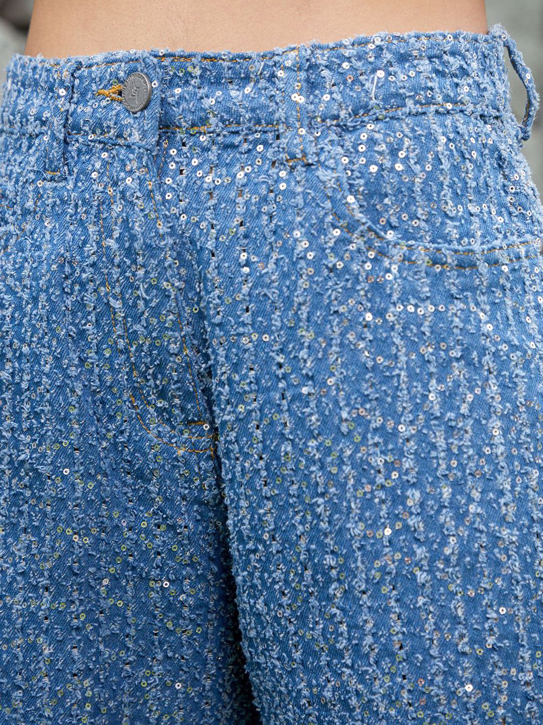 Campus Sutra Women Comfort Relaxed Fit Mid-Rise Stretchable Jeans - Image 4