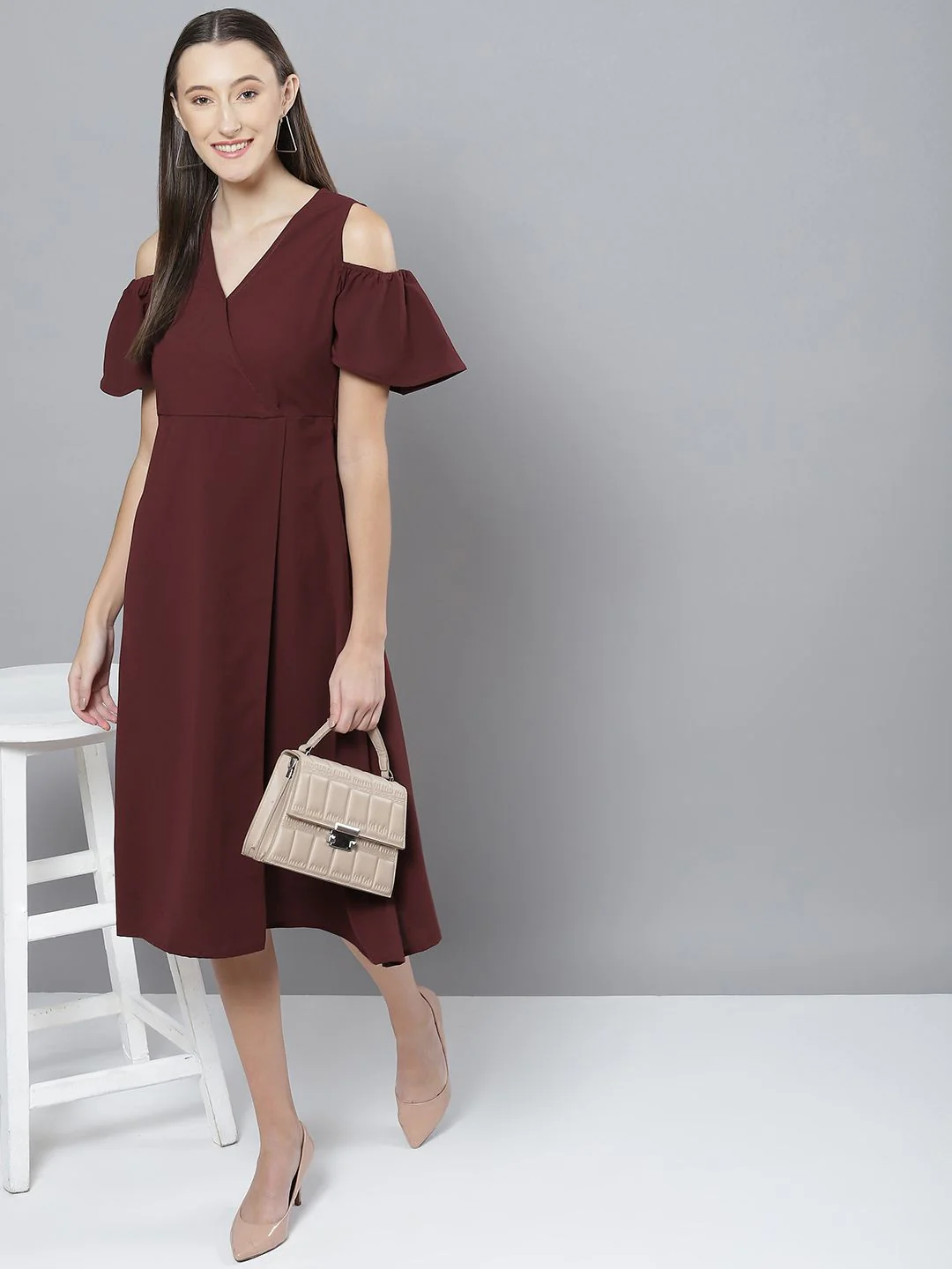 DENNISON Maroon Solid Cold-Shoulder Sleeves Crepe Dress - Image 4