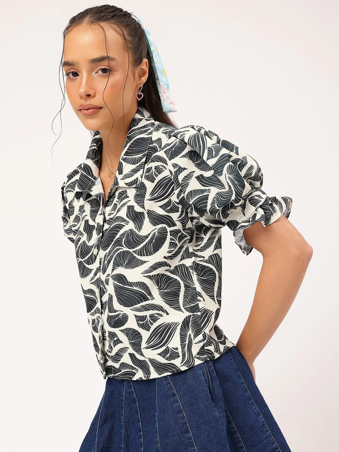 DressBerry Cute & Cuddly Puff Sleeves Printed Shirt - Image 3