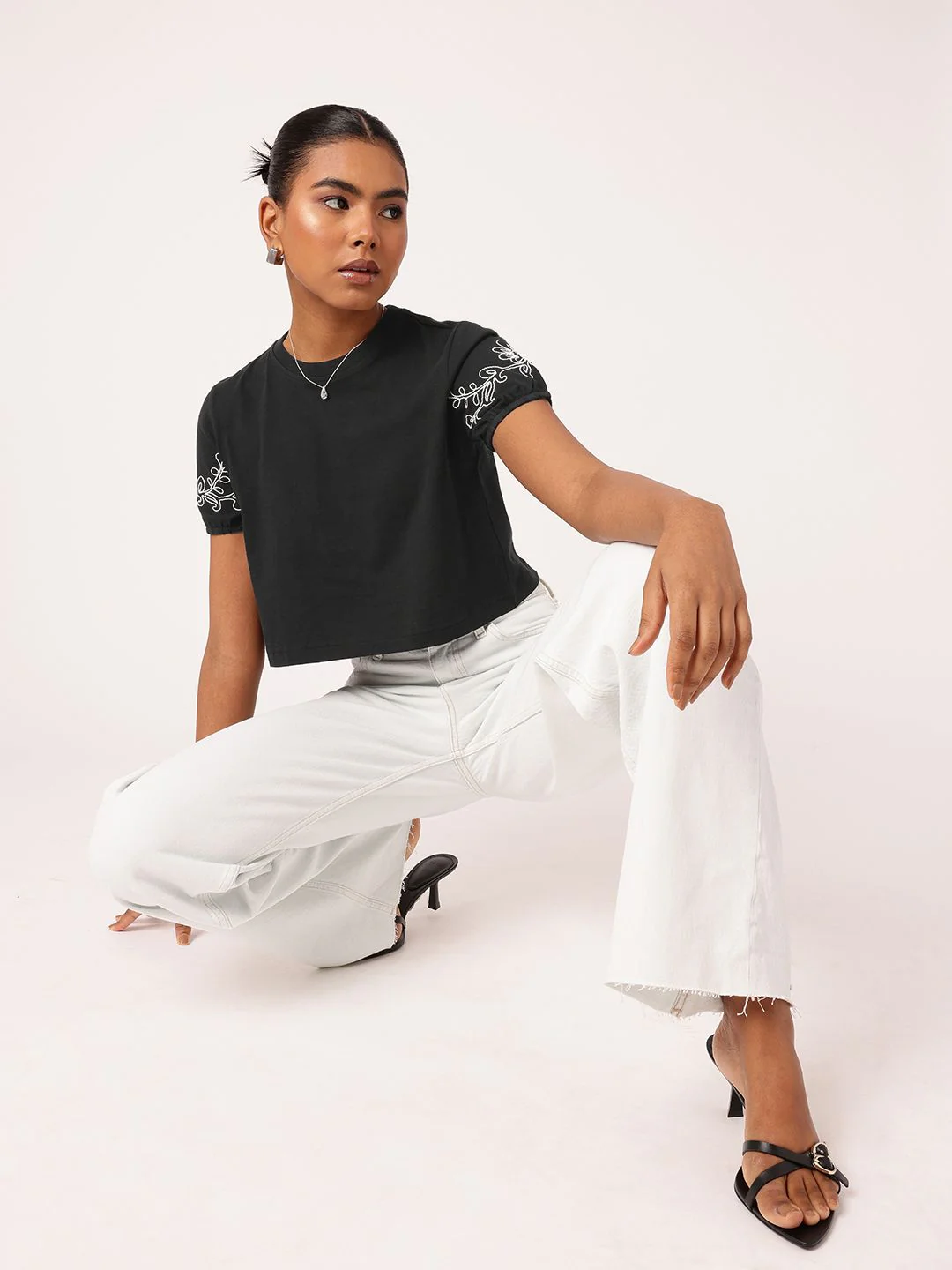 DressBerry Cute Exquisite Embroidery Crop Top - Image 4