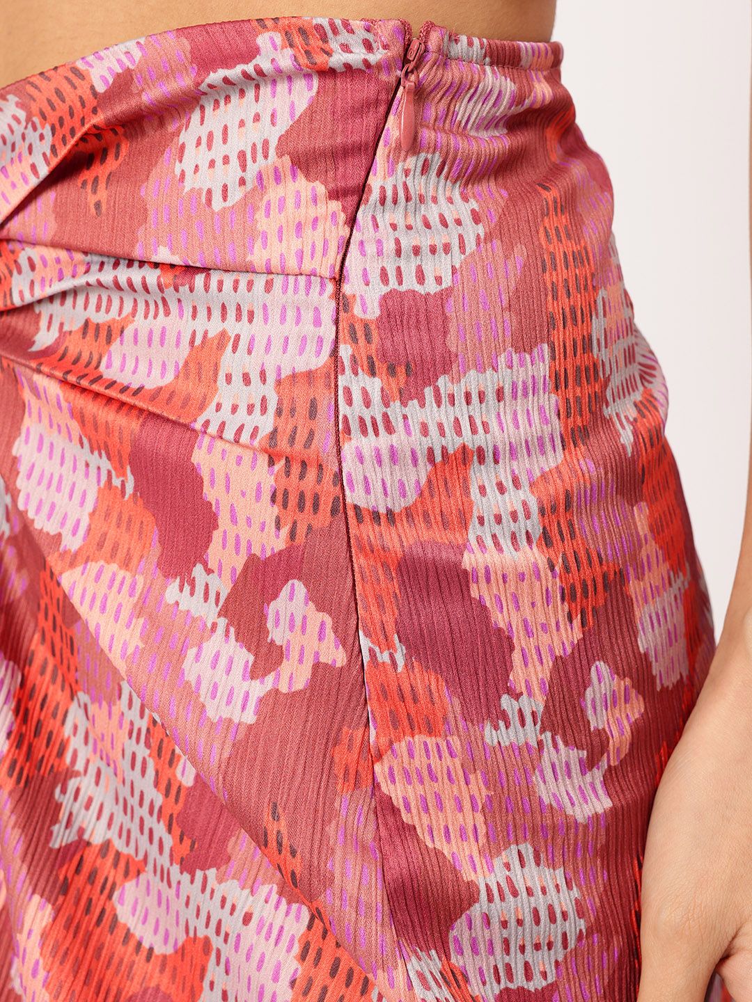 DressBerry Effortlessly Stylish High-Slit Floral Printed Twisted Skirt - Image 7