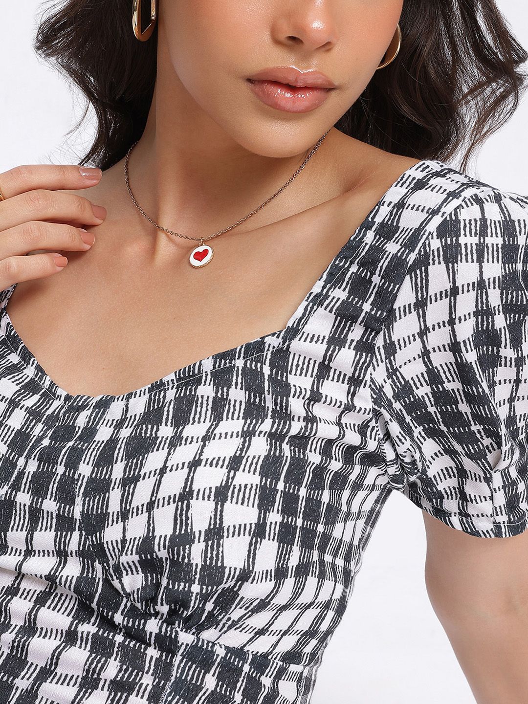 DressBerry Smocked Monochrome Crop Top - Image 3