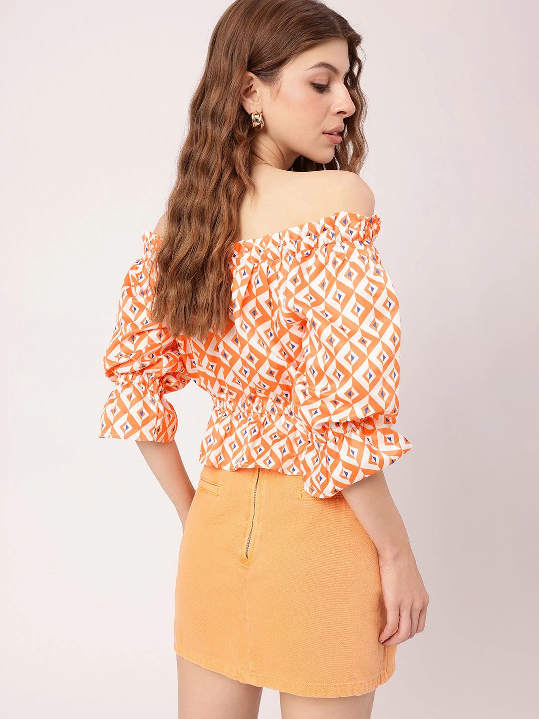 DressBerry Striking Core Gathers Printed Off-Shoulder Peplum Crop Top - Image 4