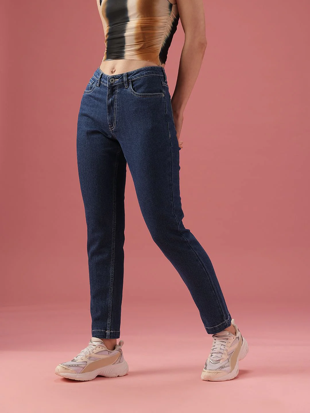 DressBerry Women Boyfriend Fit High-Rise Light Fade Stretchable Jeans - Image 3
