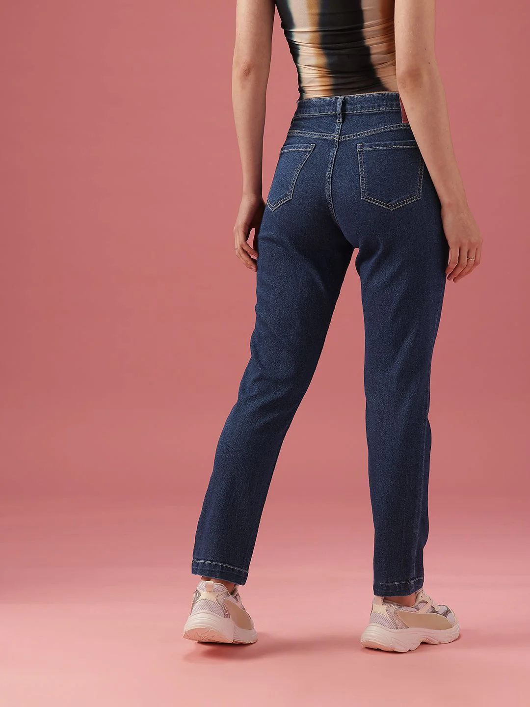 DressBerry Women Boyfriend Fit High-Rise Light Fade Stretchable Jeans - Image 5