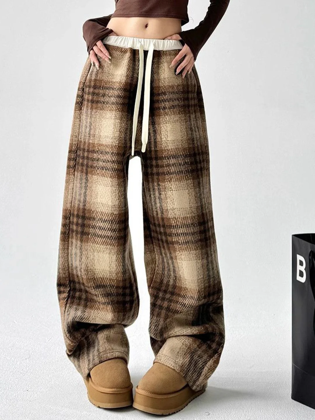 DressBerry Women Checked Loose Fit Mid-Rise Wide Leg Trousers