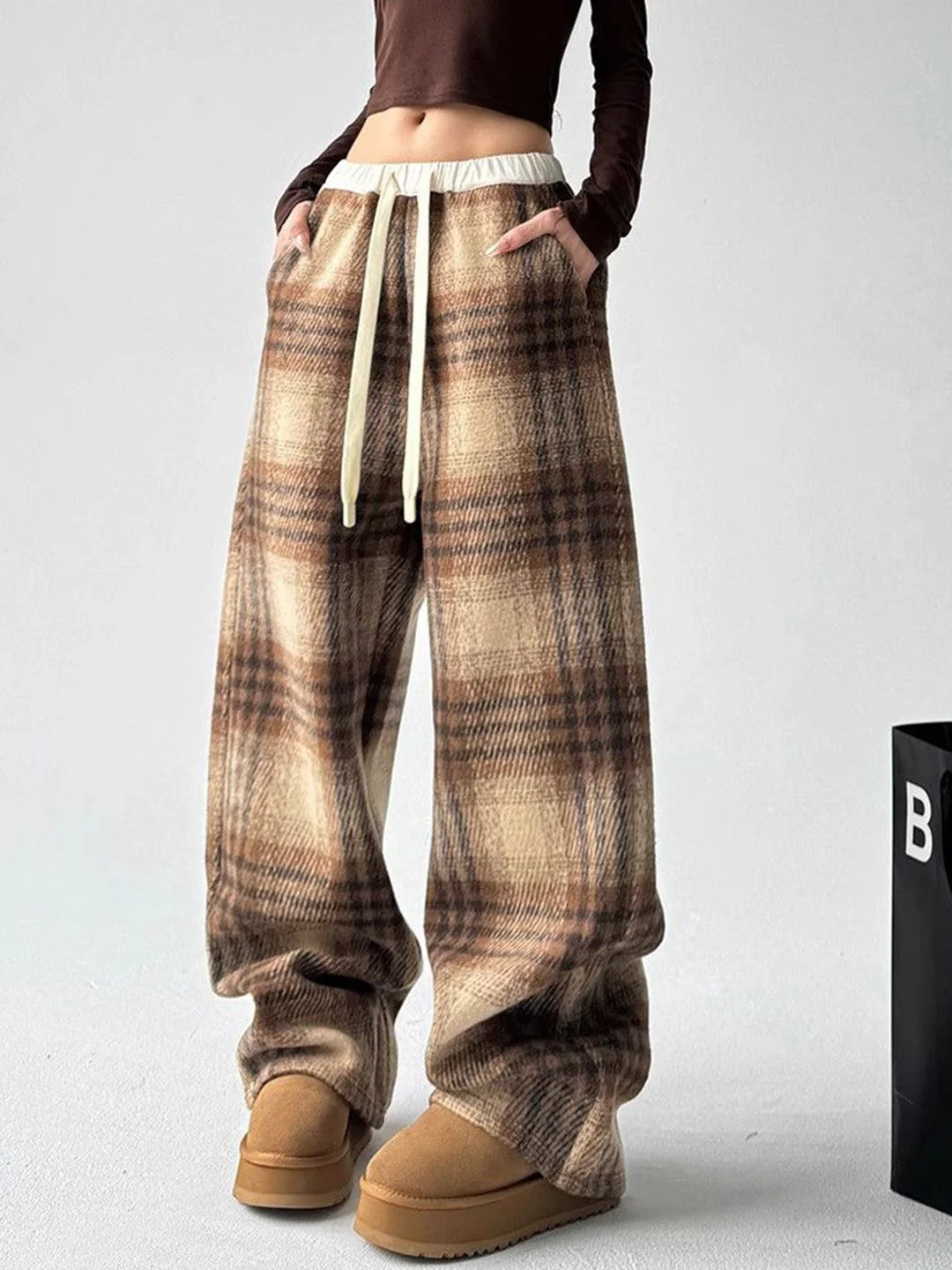 DressBerry Women Checked Loose Fit Mid-Rise Wide Leg Trousers - Image 2