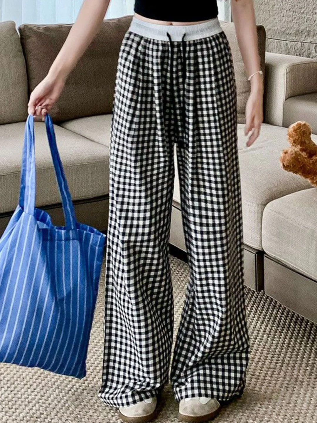 DressBerry Women Checked Mid-Rise Loose Fit Wide Leg Trousers - Image 2
