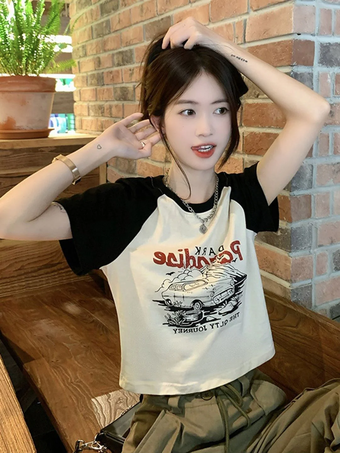 DressBerry Women Printed V-Neck Extended Sleeves Applique T-shirt - Image 5