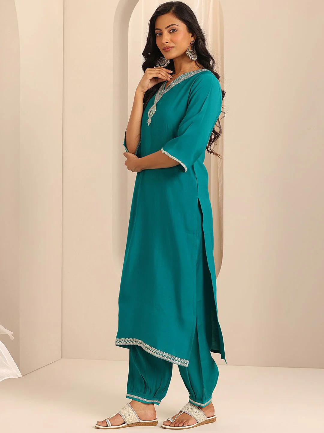 Gerua By Libas Floral Yoke Design Sequinned V-Neck Straight Kurta With Salwar & Dupatta - Image 5