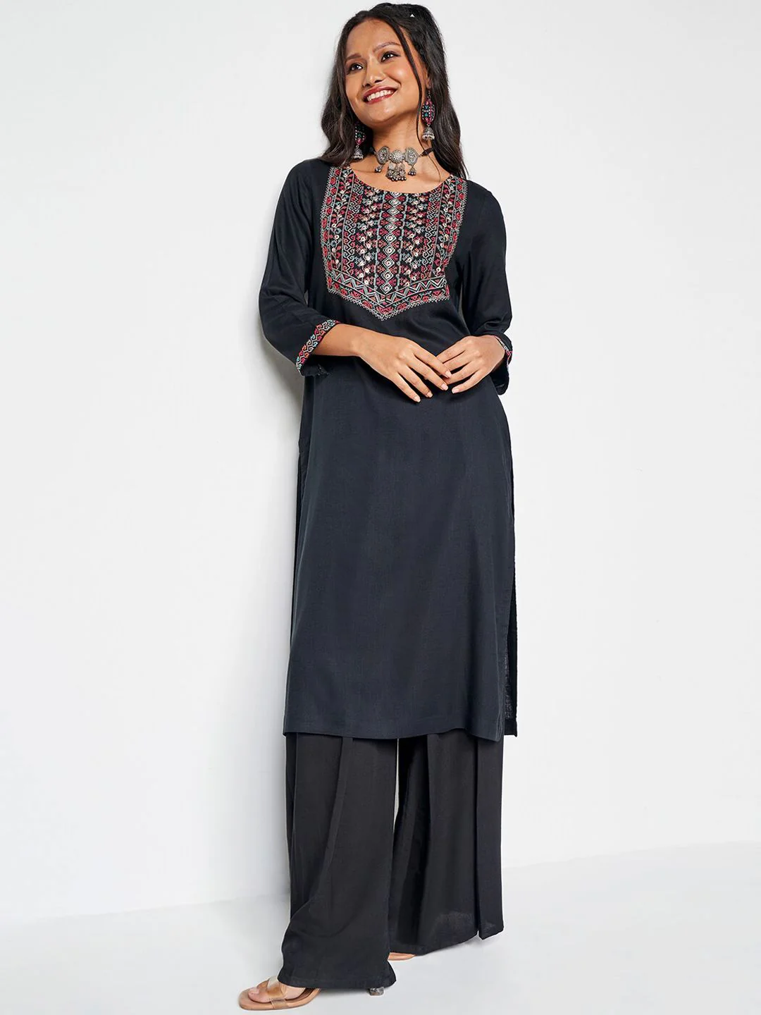 Global Desi Ethnic Motifs Yoke Design Thread Work Straight Kurta