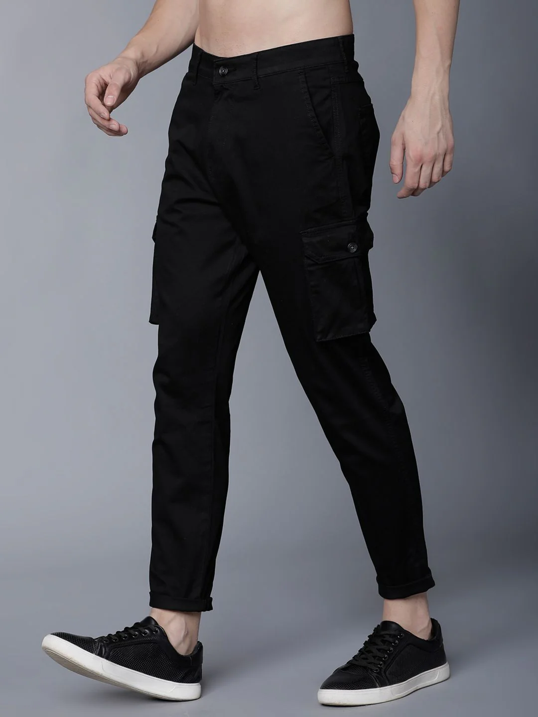 HIGHLANDER Men Black Slim Fit Solid Cargos - Image 2